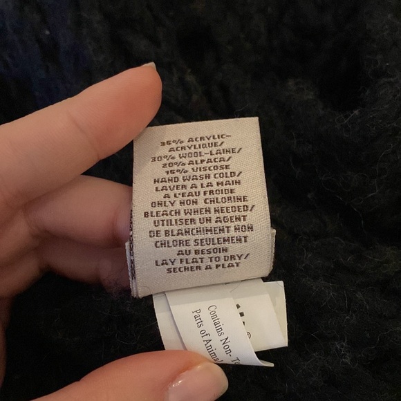 UGG scarf and mitten set - Picture 3 of 4